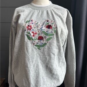 King Universal Gray Sweatshirt Floral Heart Embroidered Cottage Grandmacore NWT